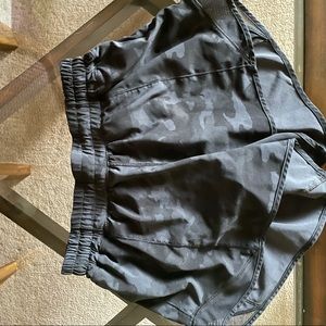 LuluLemon Hotty Hot Size 8 4-inch in Black Camo